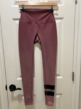 Alo Yoga High-Waist Airbrush Legging | Grenache/Black Stripes | Size XS